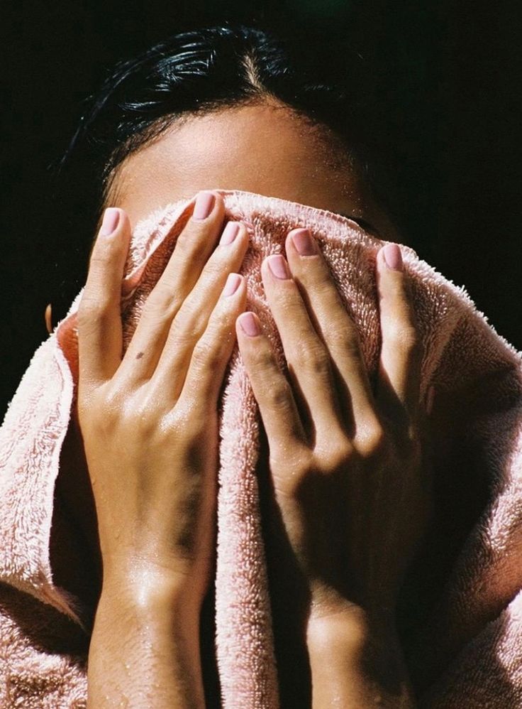What to Do If Your Skin Suddenly Freaks Out—And You Don’t Know Why